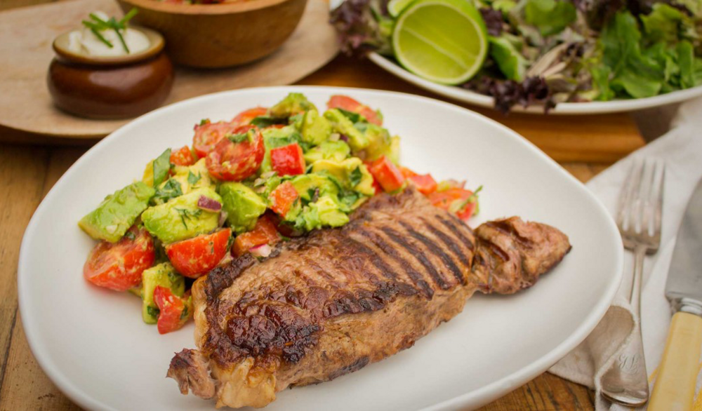 FB-R53-porterhouse-with-avocado-salsa.RITCHIES-1090x613.png