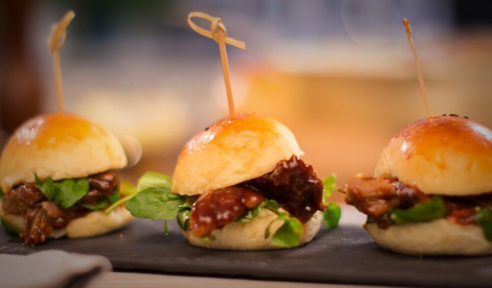 R1-01-Slow-cooked-pulled-beef-sliders-1090x613.jpeg