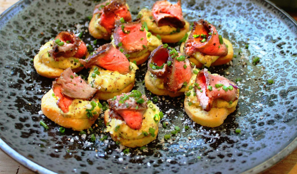 Rare roast beef and dijonnaise crostini