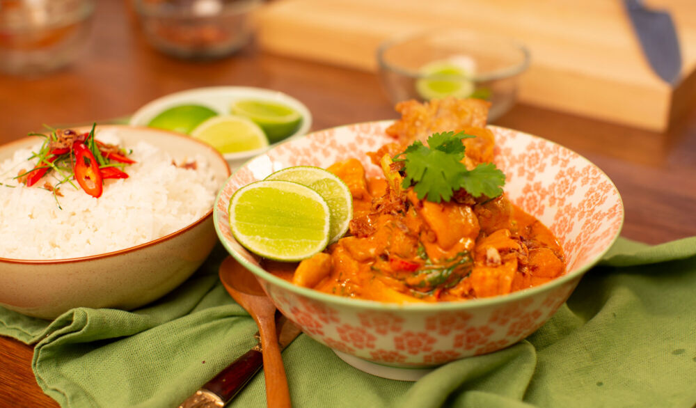 R1-09 Thai Red Curry Chicken with Coconut Rice 0675.jpg