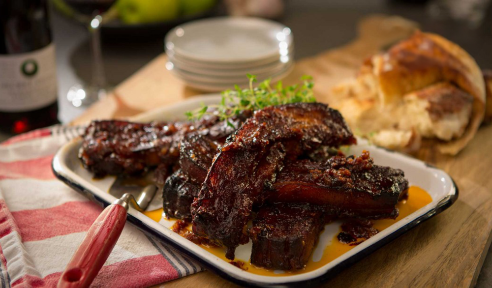 R2-26-Pork-Spare-Ribs-with-Texas-BBQ-sauce.RIGHT_-1090x613.png